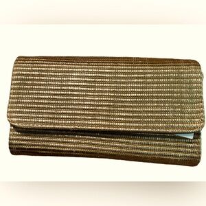 Gold H&M clutch. Never worn. Brand new.